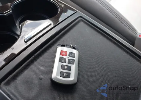 2018 Toyota Sienna Xle Premium 8 Passenger z USA, uszkodzony, nr VIN 5TDYZ3DC6JS939876